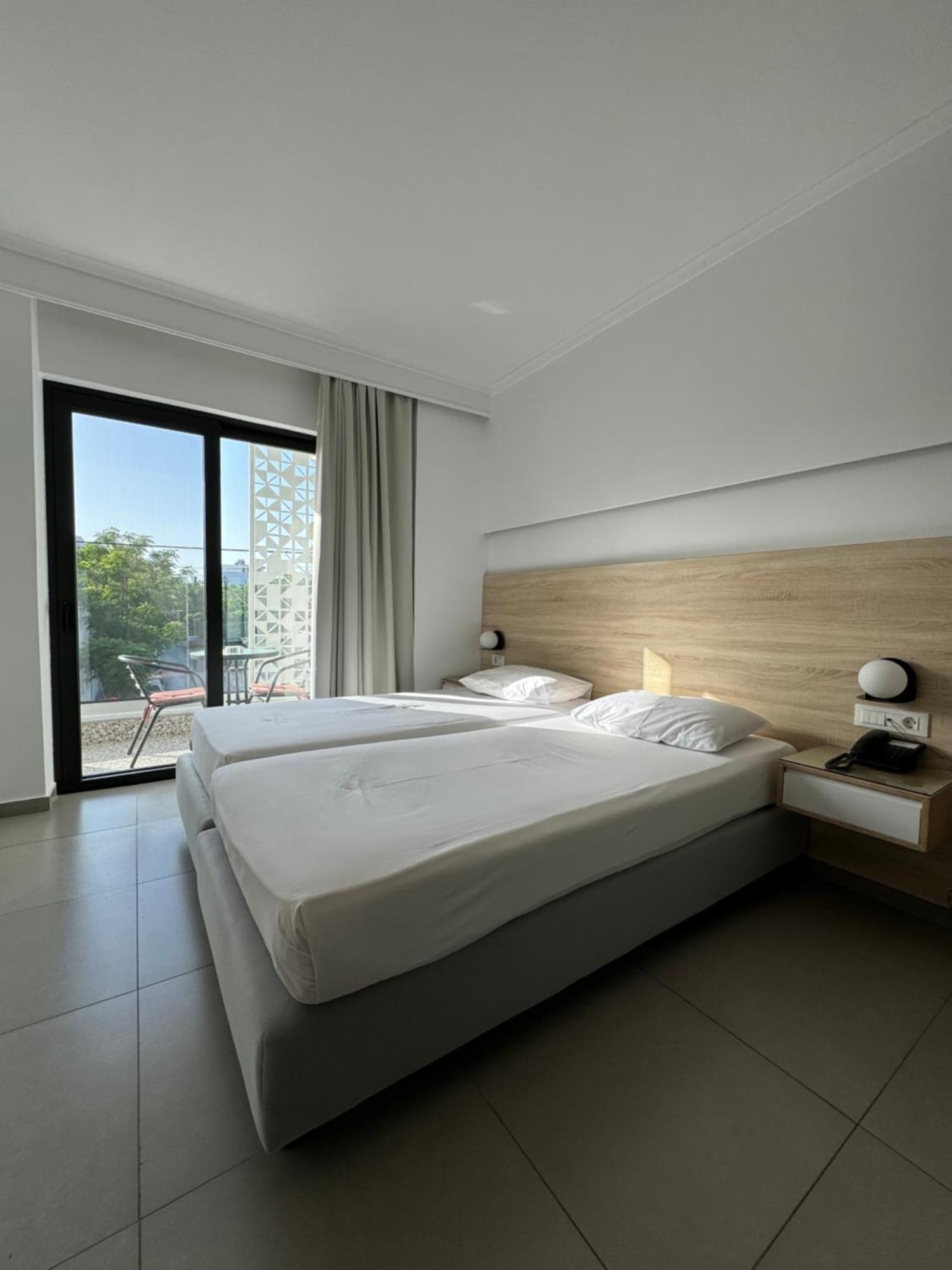 โรงแรมแคเทอรีน คอสทาวน์ ภายนอก รูปภาพ