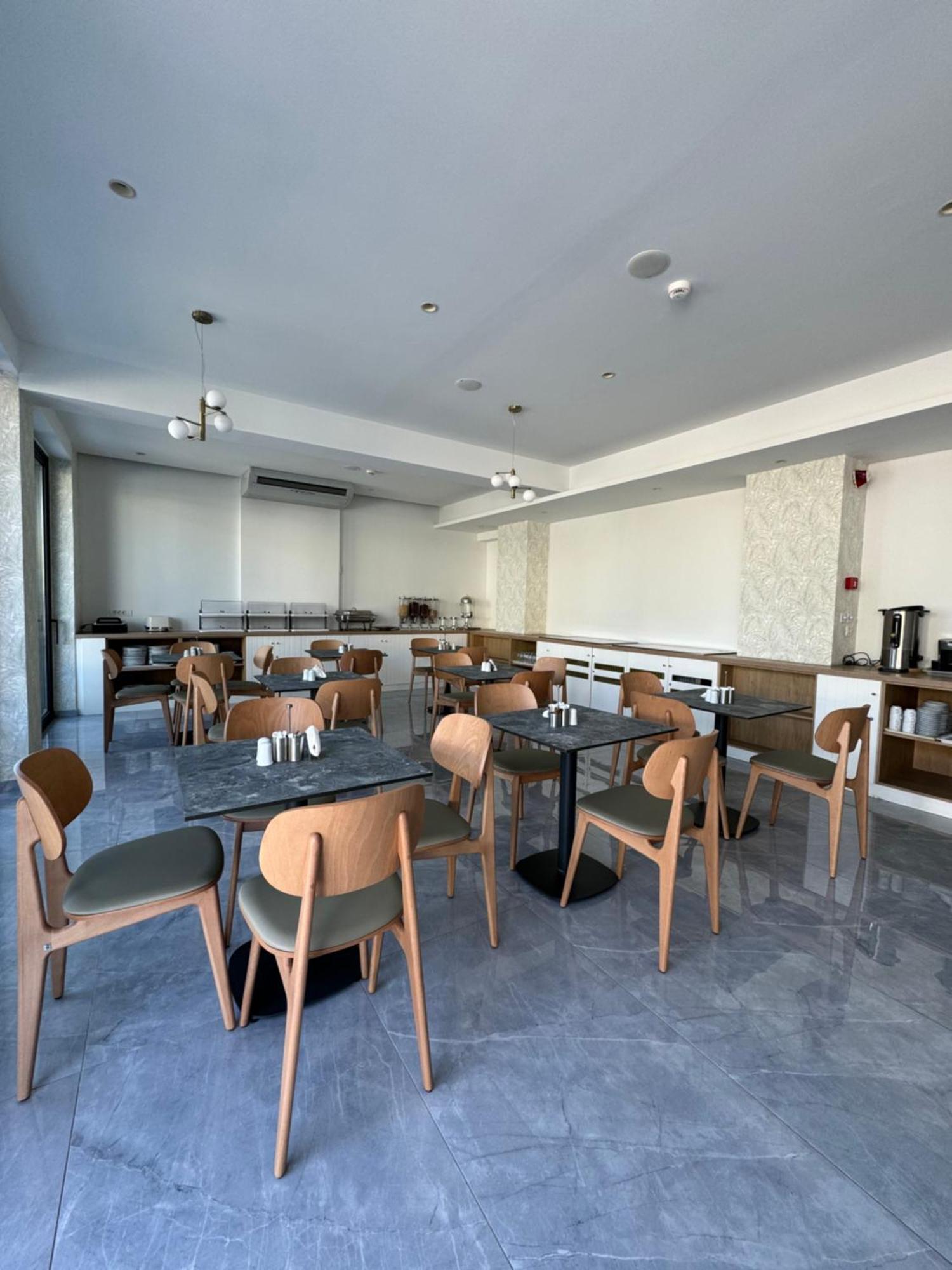 โรงแรมแคเทอรีน คอสทาวน์ ภายนอก รูปภาพ