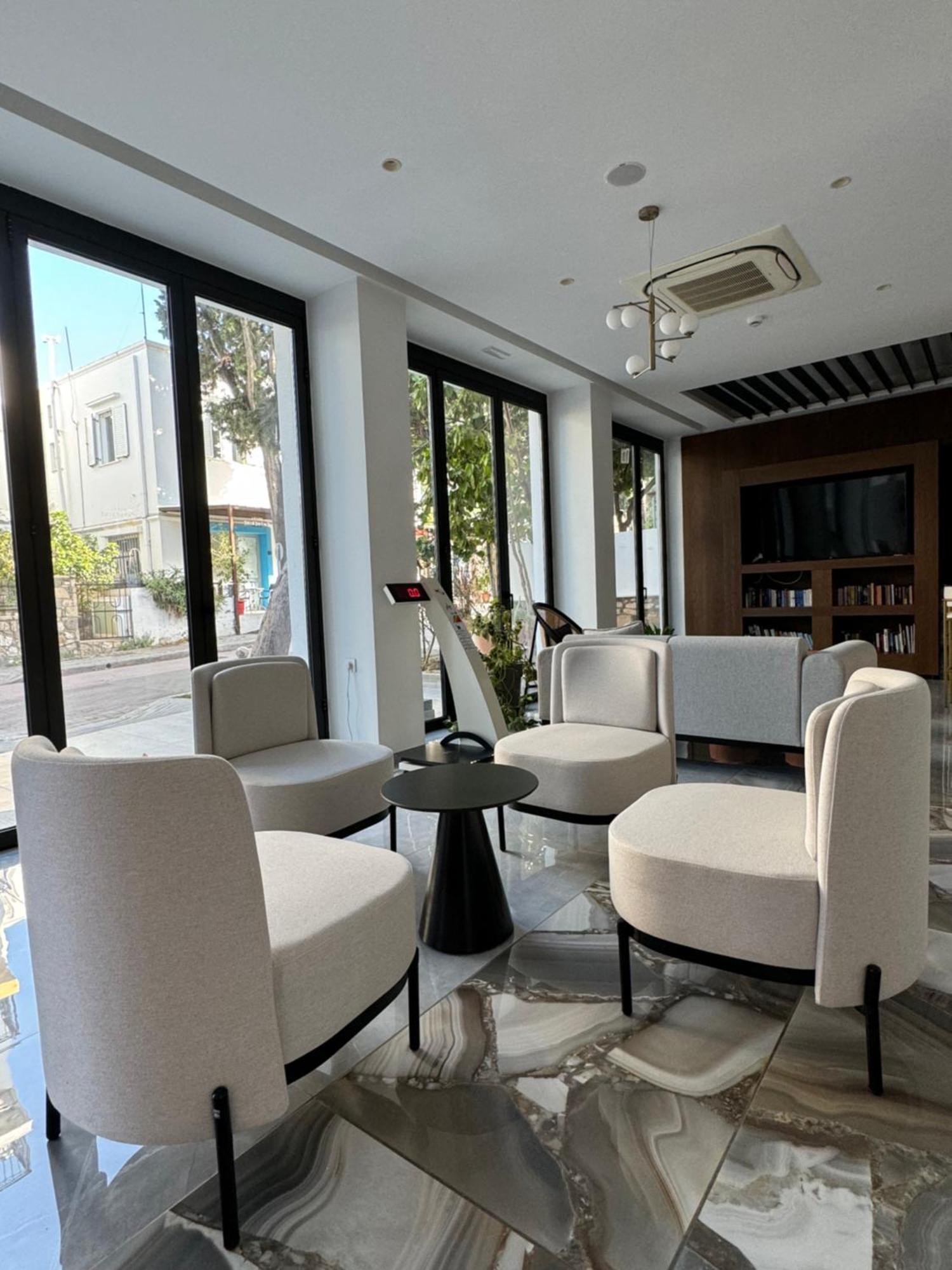 โรงแรมแคเทอรีน คอสทาวน์ ภายนอก รูปภาพ