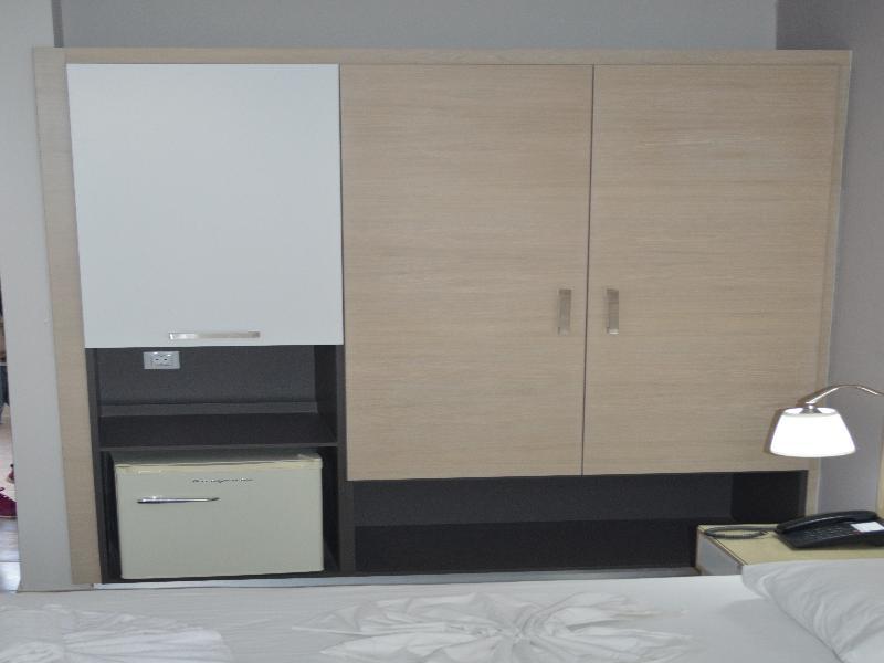 โรงแรมแคเทอรีน คอสทาวน์ ภายนอก รูปภาพ